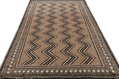 Vintage Qashqai Rug in Beige-Brown with Chevrons - Rug & Kilim