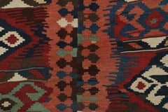 Vintage-Kelim aus Bidjar, geometrisches Stammesmuster in Rot, Marineblau und Elfenbein – Teppiche & Kelims