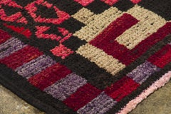 Tappeto da tavolo vintage turco in lana kilim con strisce dorate di Rug & Kilim, 1950-1959