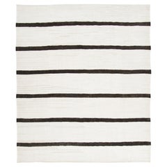 Tapis turc vintage en chanvre de style kilim à rayures, signé Rug & Kilim, 1950-1959
