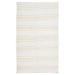 Tapis turc vintage en chanvre de style kilim à rayures dorées, signé Rug & Kilim, 1950-1959