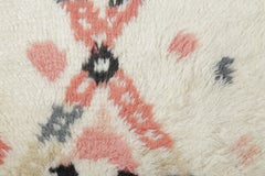 Tapis marocain contemporain en laine à poils longs, format cadeau, couleur crème, par Rug & Kilim, Inde