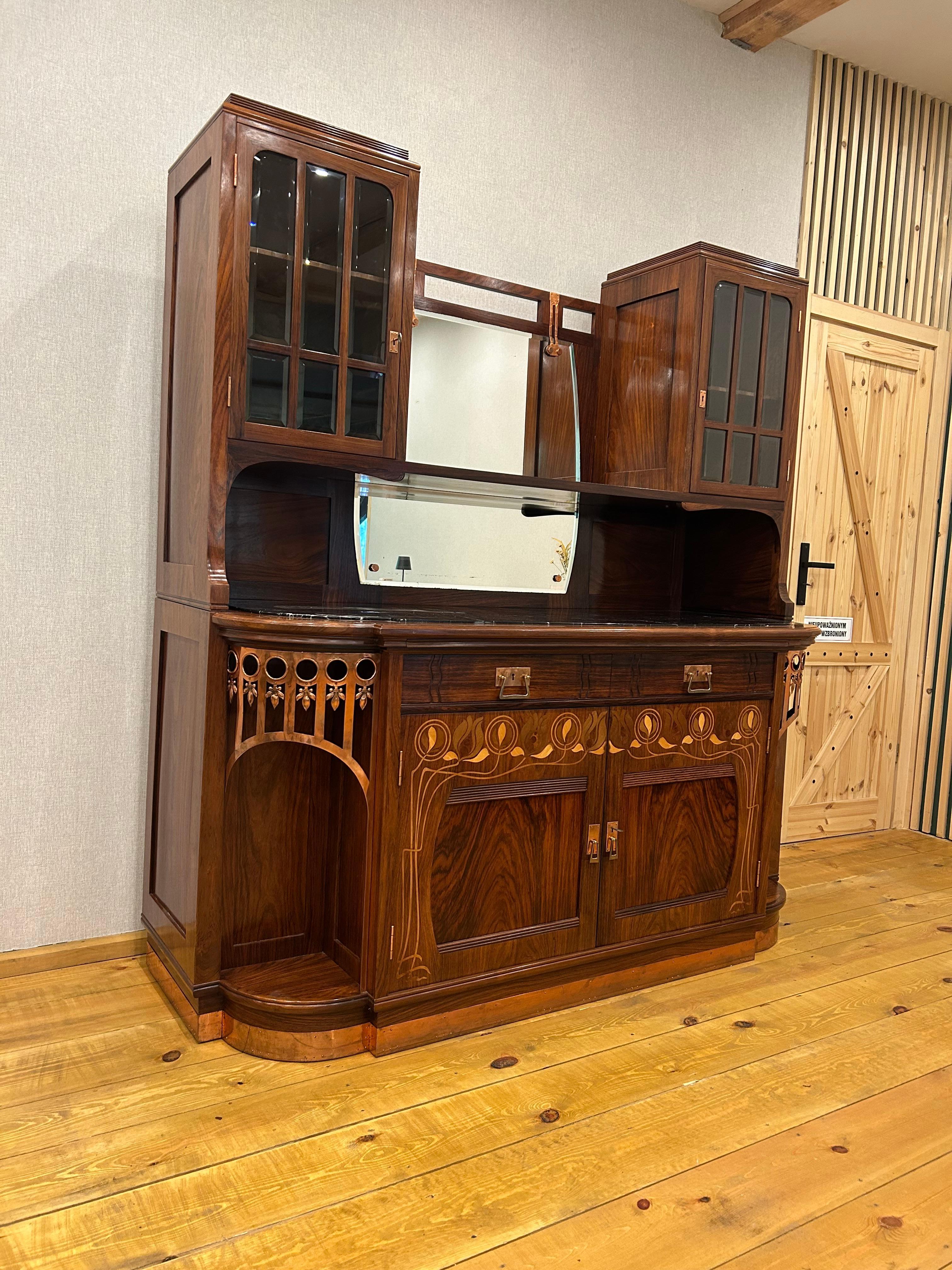 We present a beautiful timeless Biedermeier showcasefrom Vienna, Austria from 1900.
(Biedermeier was a style in the art , literature , music and interior design
which developed in Central Europe, mainly in Germany and Austria, as well as other