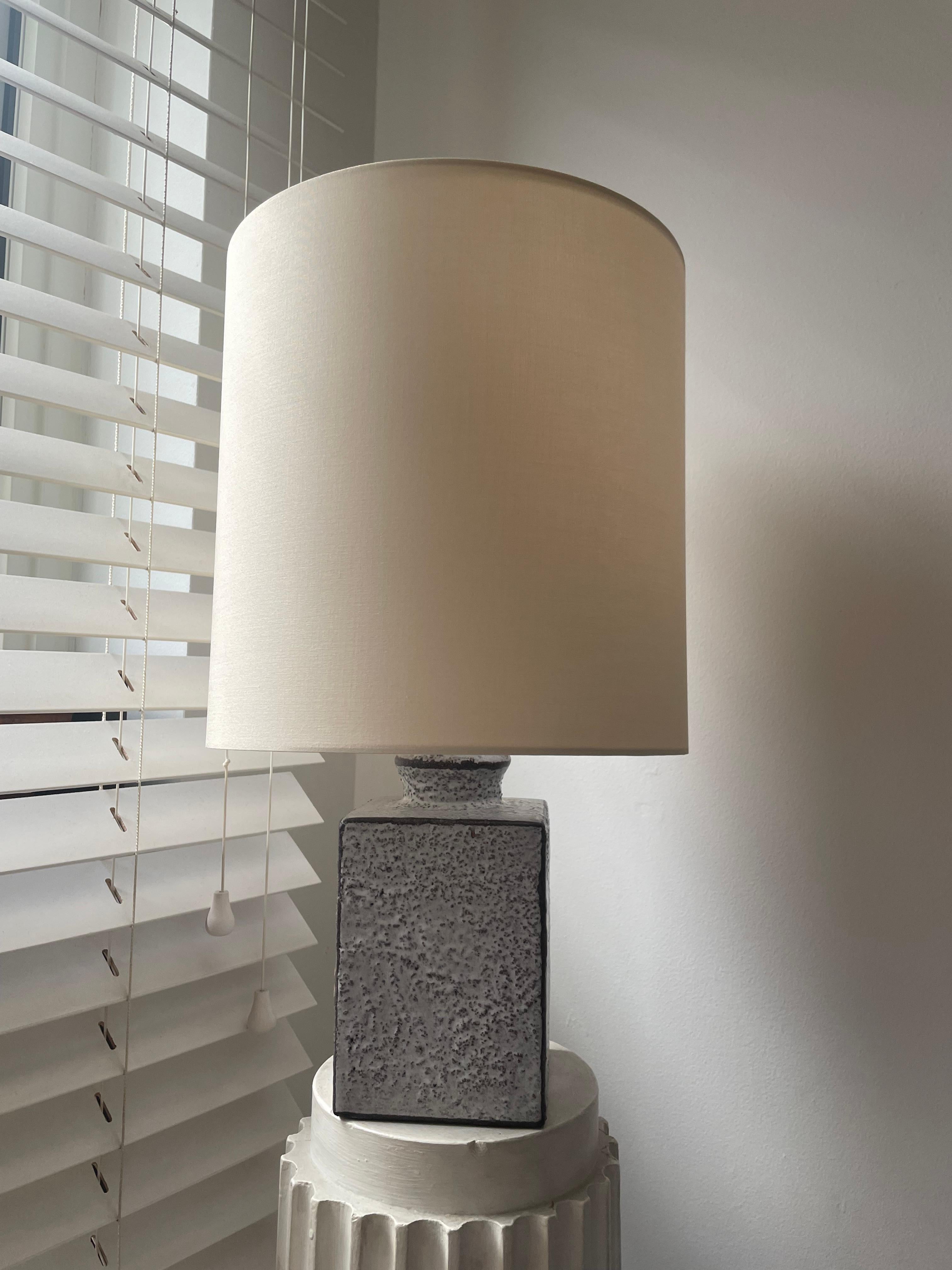 Petite Bottle Shape Ceramic Lamp Attributed to Bruno Gambone, Italy 1955. In Good Condition For Sale In Brussels, BE