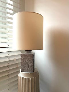 Petite lampe en céramique en forme de bouteille Attribuée à Bruno Gambone, Italie 1955.