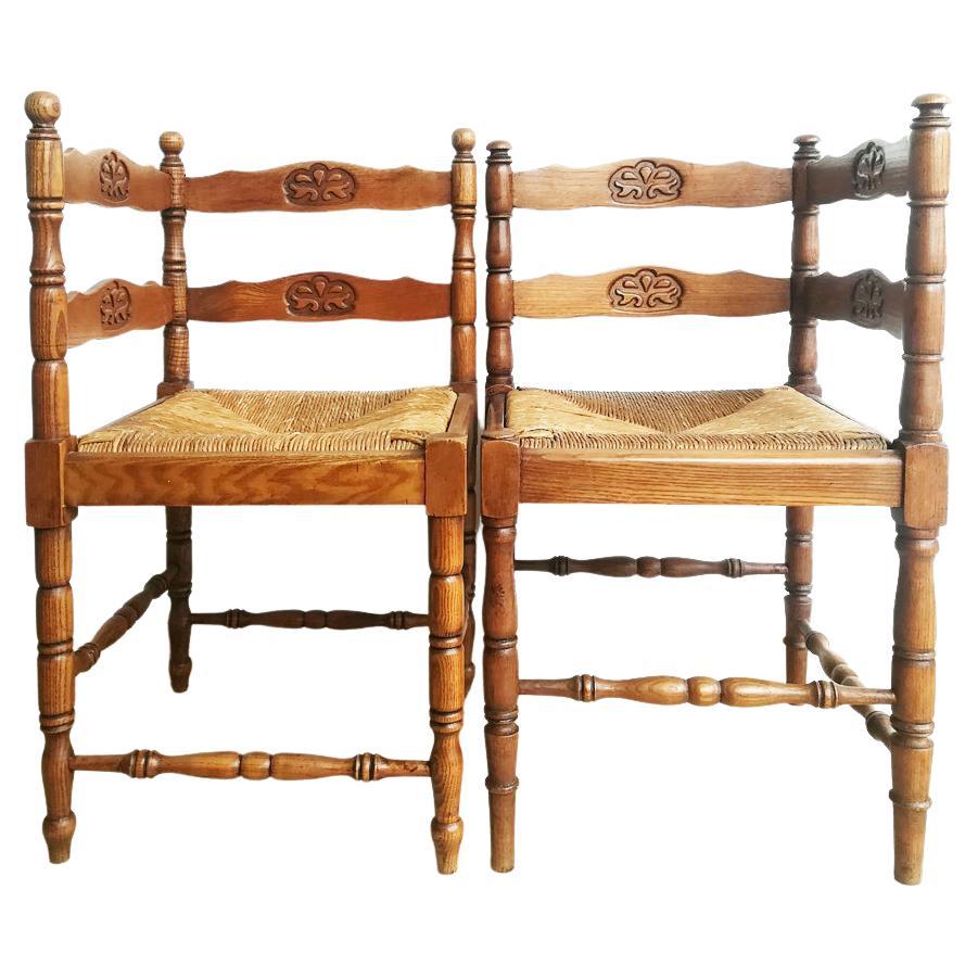 519 / 5.000
Resultados de traducción
Pair of carved corner chair with turned legs rush seat, France, Early 20th Century or Late 19th Century

  Chair back has carved and scalloped slats

with esparto seats on turned legs and stretcher base. They are