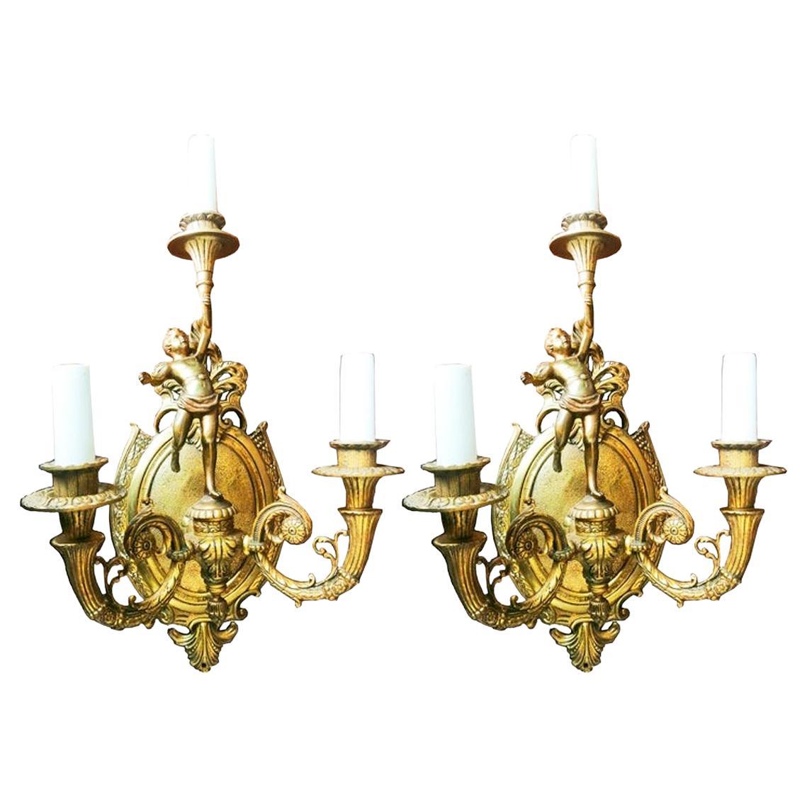 Apliques de Pared Extraordinarios Querubín Putti Francés con Antorcha, Bronce, Pareja en venta