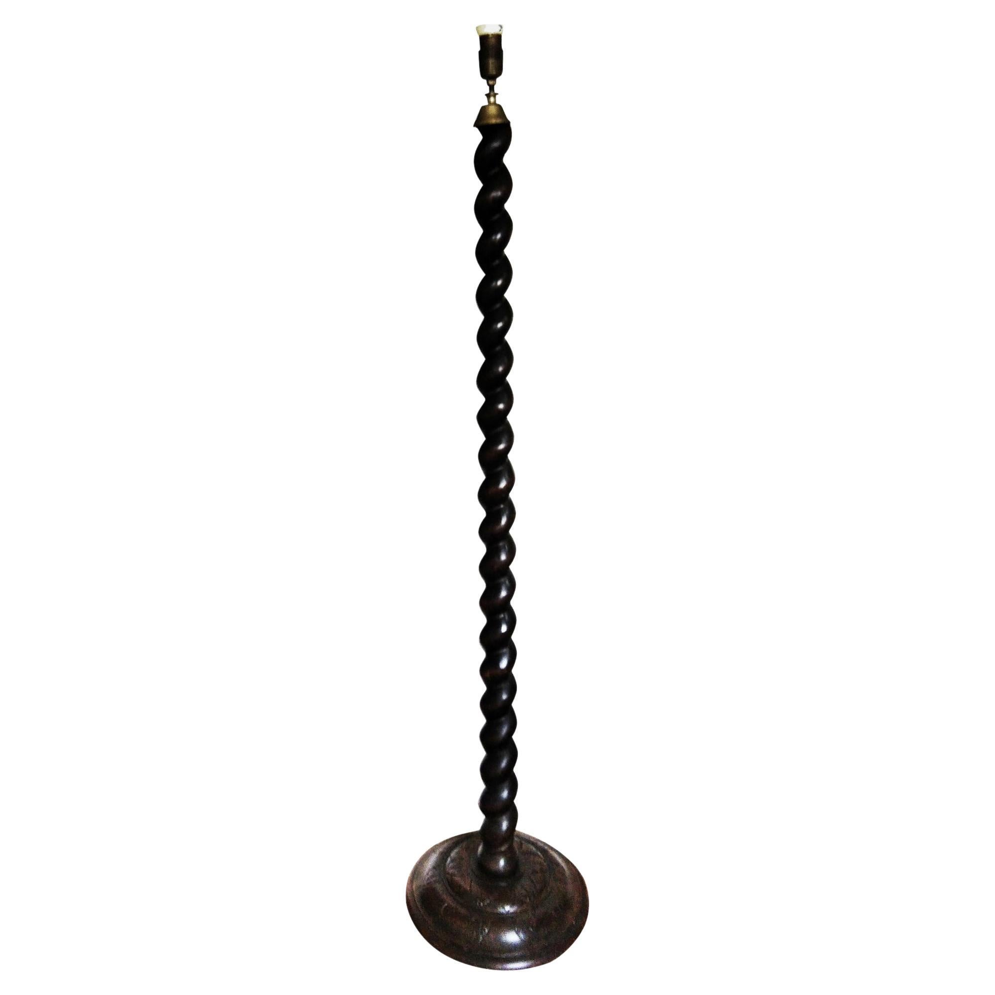 19th Century or early 20th century
Floor lamp in the shape of a wooden solomon column.
* The measurement is of the wood, the lampshade is not included in the measurements or in the purchase. It is modern and would include more shipping than the