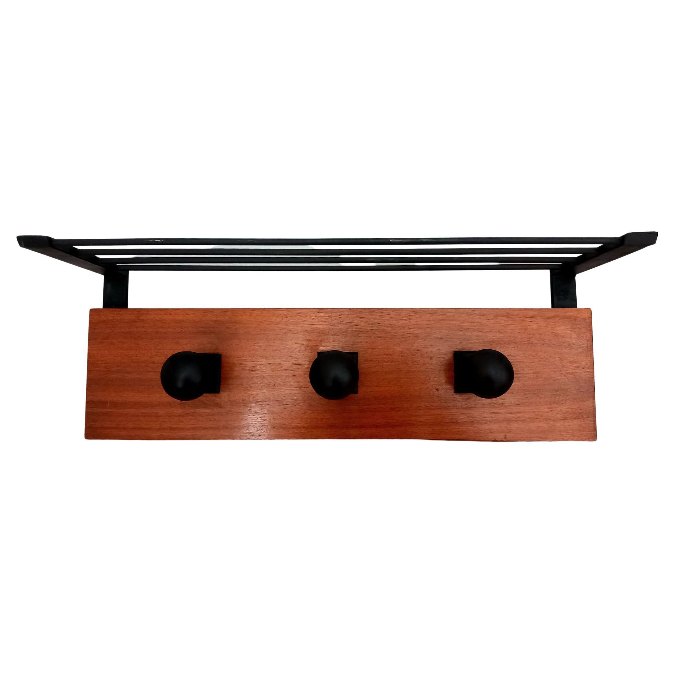 It has the style ,class and sobriety of Mid century 50s Design.Milan Style

Beautiful, sober and minimalist and elegant Mid Century Modern coat rack, It is an  italian  coat rack from the 50s. It has the elegance and sobriety of the nordic design of