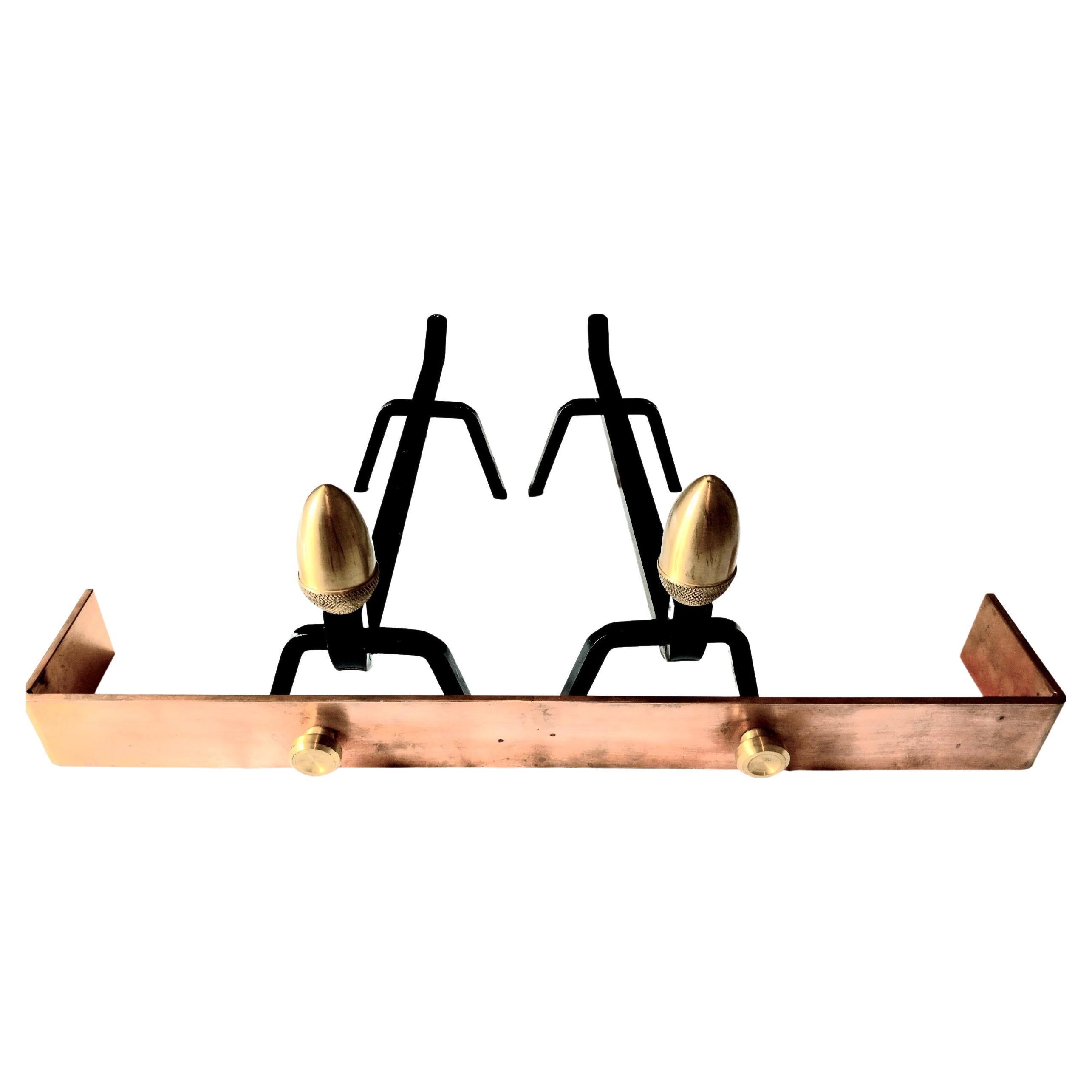 Zeitgenssische Kamin Andirons Eisen Bronze und Kupfer Messing Kaminschutzgitter im Angebot