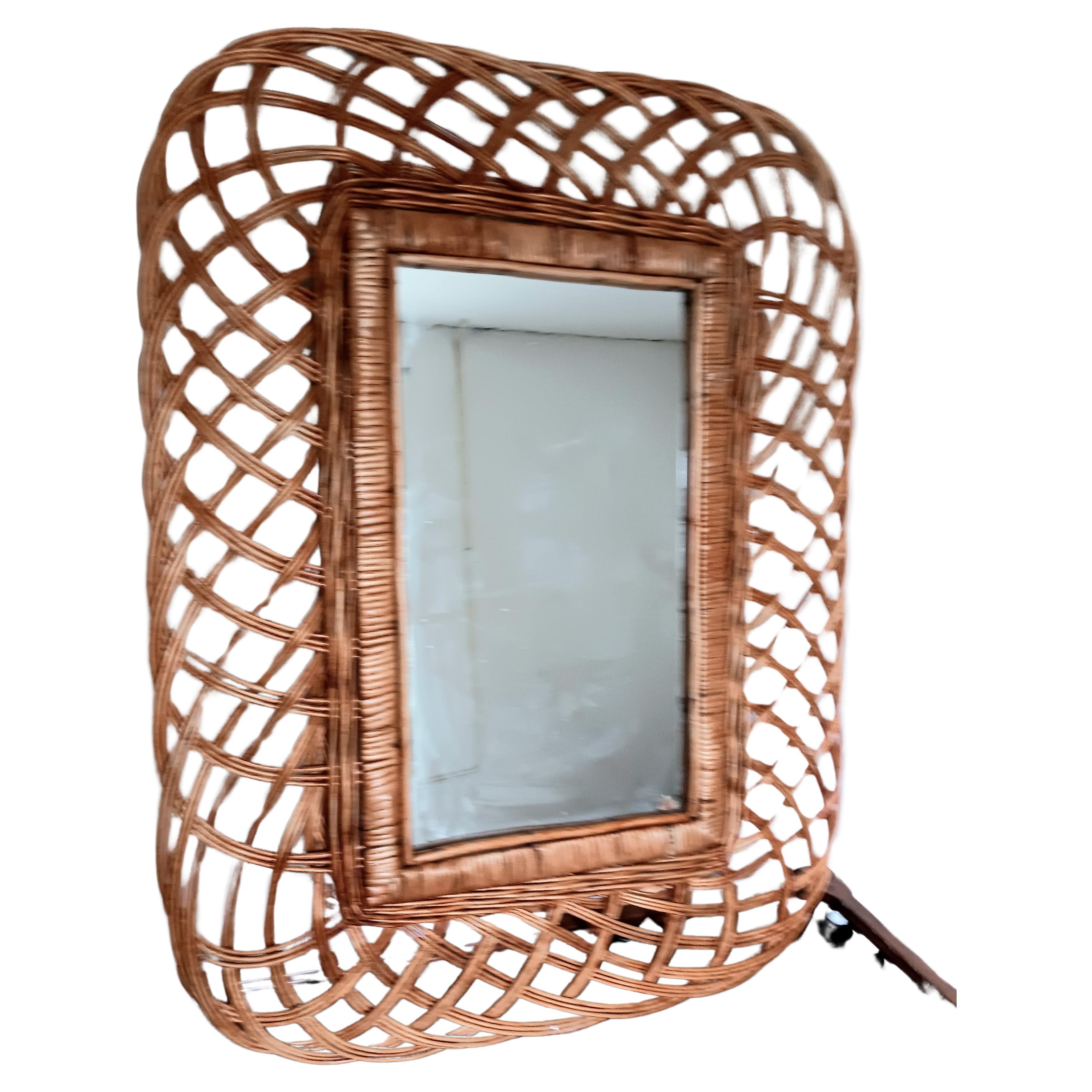 90x70 cm gesamt
Nur der Spiegel 40x30 cm

Es ist ein Vintage-Spiegel aus Naturfasern, ideal für jeden Raum und für das Badezimmer, den Eingangsbereich, das Schlafzimmer. Es ist ideal für jeden Raum