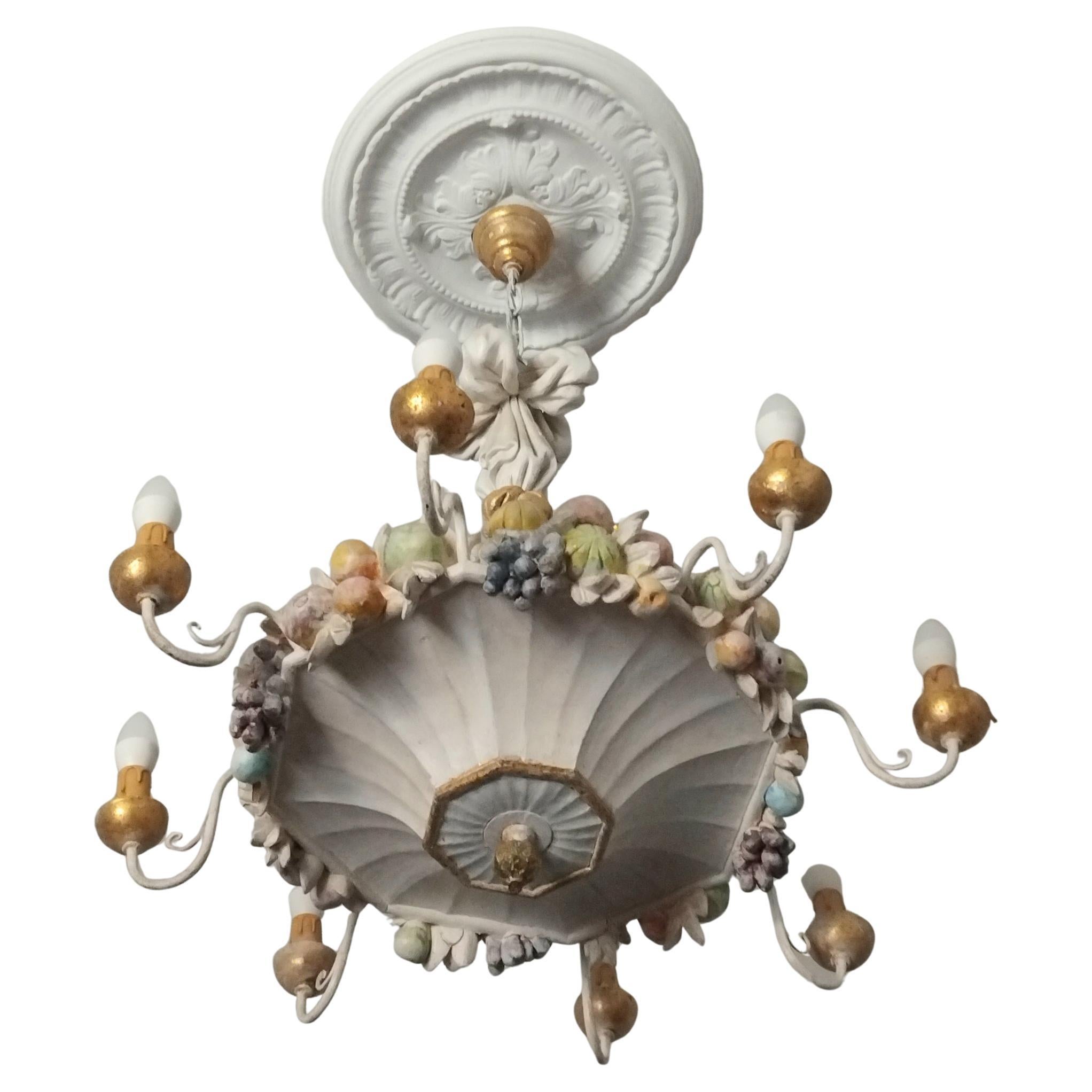 Lampadario italiano con  Frutta intagliata in Wood e foglia d'oro Spettacolare in vendita