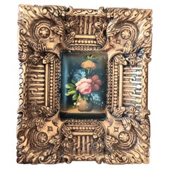 Deux cadres baroques dorés décoratifs avec un bouquet de fleurs