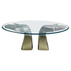 PREGO ! Table de salle à manger sculptée en or composée de deux mains en bois et d'un plateau en verre