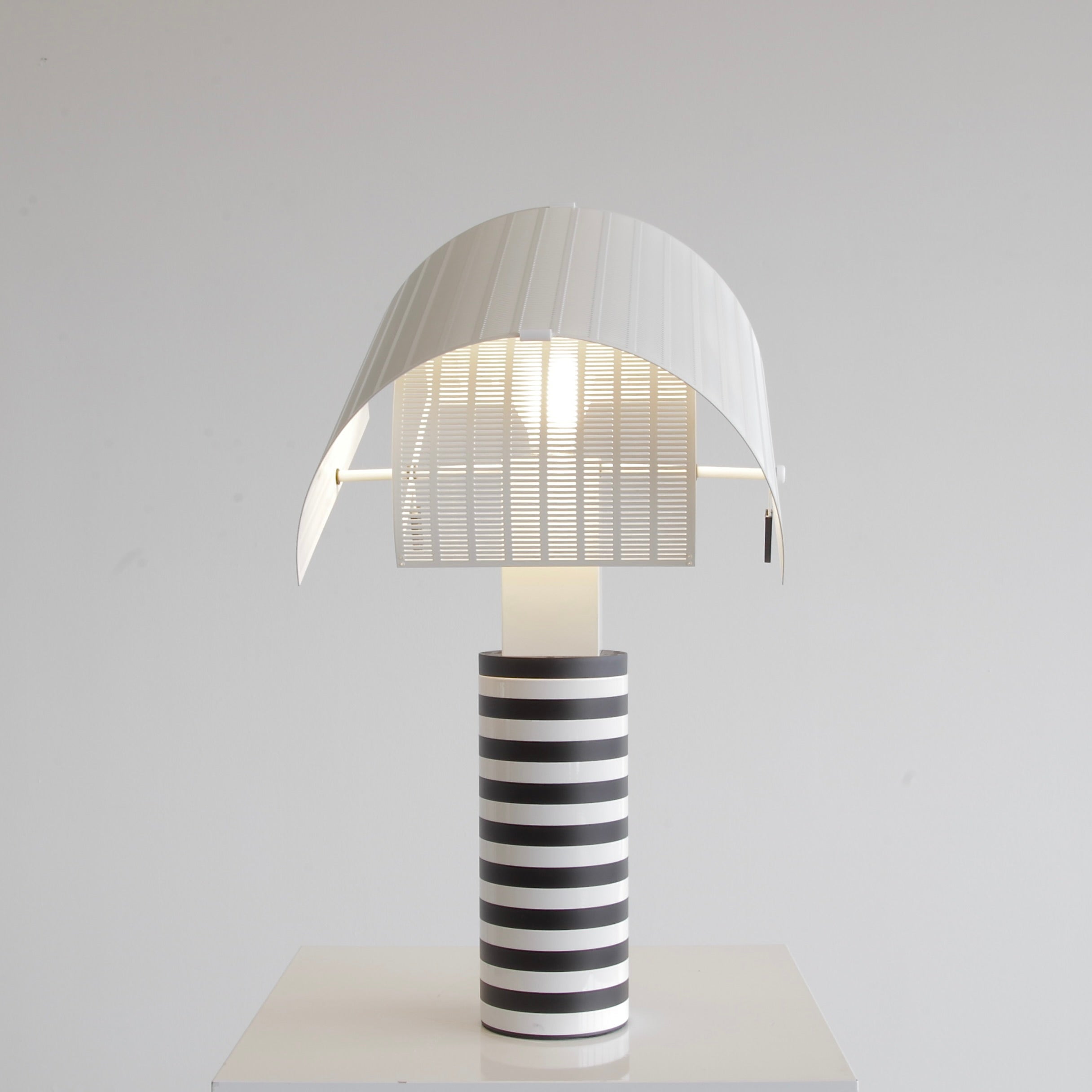 Lámpara de sobremesa diseñada por Mario BOTTA para Artemide, 1986
