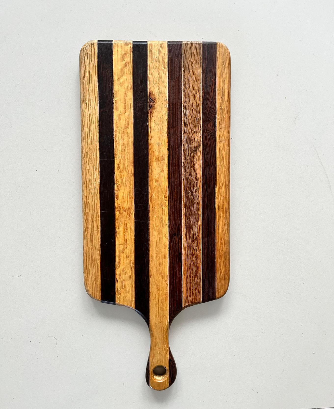 Très beau plateau de service, planche à découper ou plateau à fromage fabriqué au Mexique par l'emblématique designer Don Shoemaker.
Très bon état d'origine.