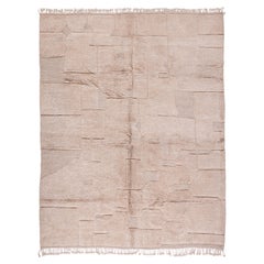 Minimalist Moroccan Beni Mrirt Rug – Hand-Knotted Wool in Tonal Beige Patchwork