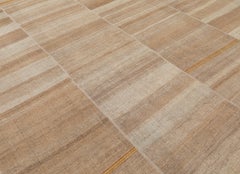 Tappeto kilim minimalista in lana intrecciata a mano, in stile vintage, nei toni del beige e del taupe