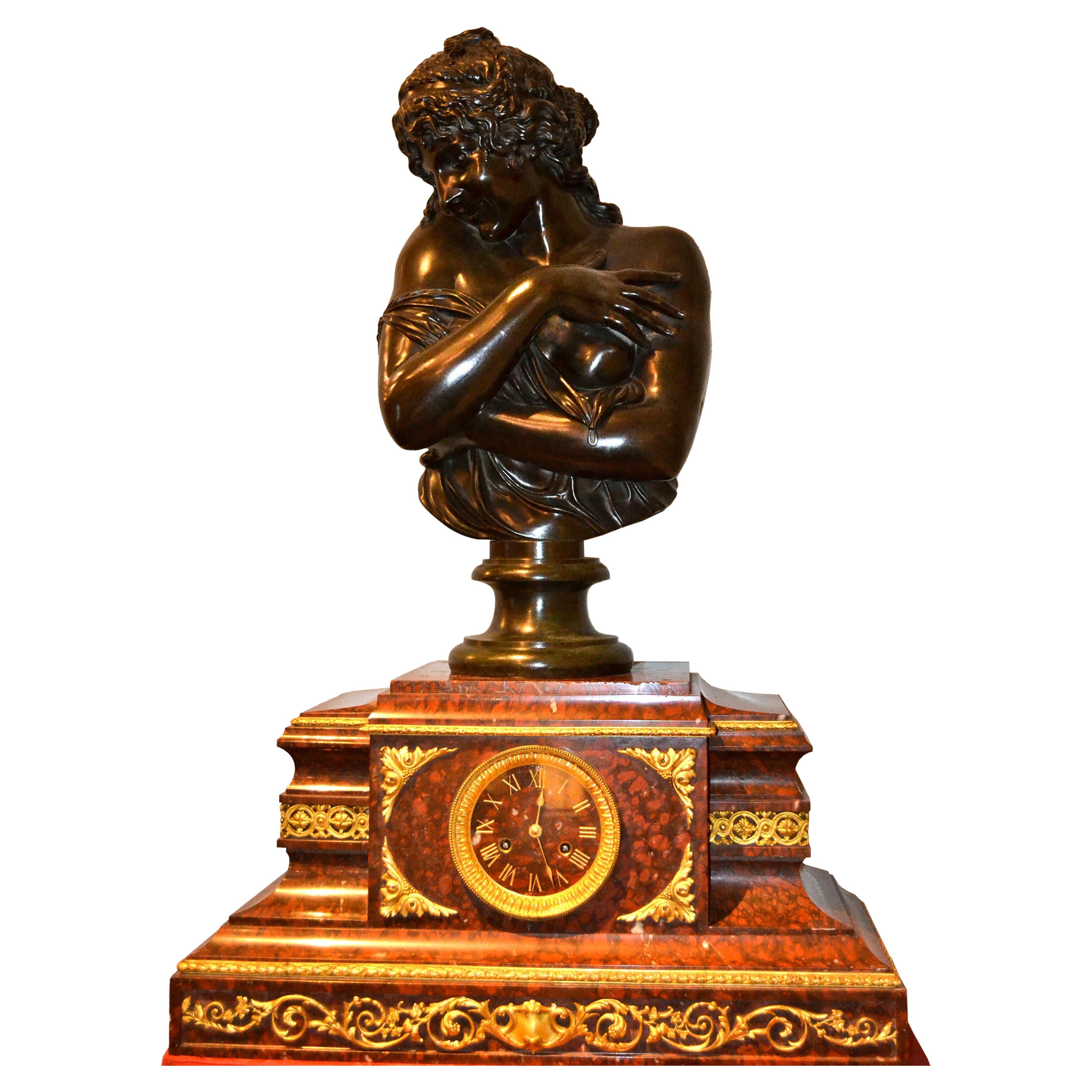 Base d'horloge en marbre et bronze doré montée sur un buste féminin classique en bronze en vente