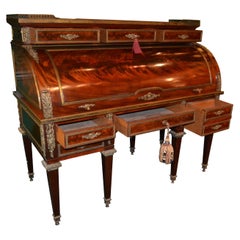 Bureau français de style Louis XVI en acajou et bronze doré