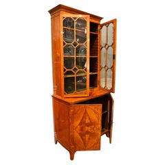 18 Siglo Inglés Sheraton George III Satinwood Cabinet Bookcase, circa 1785