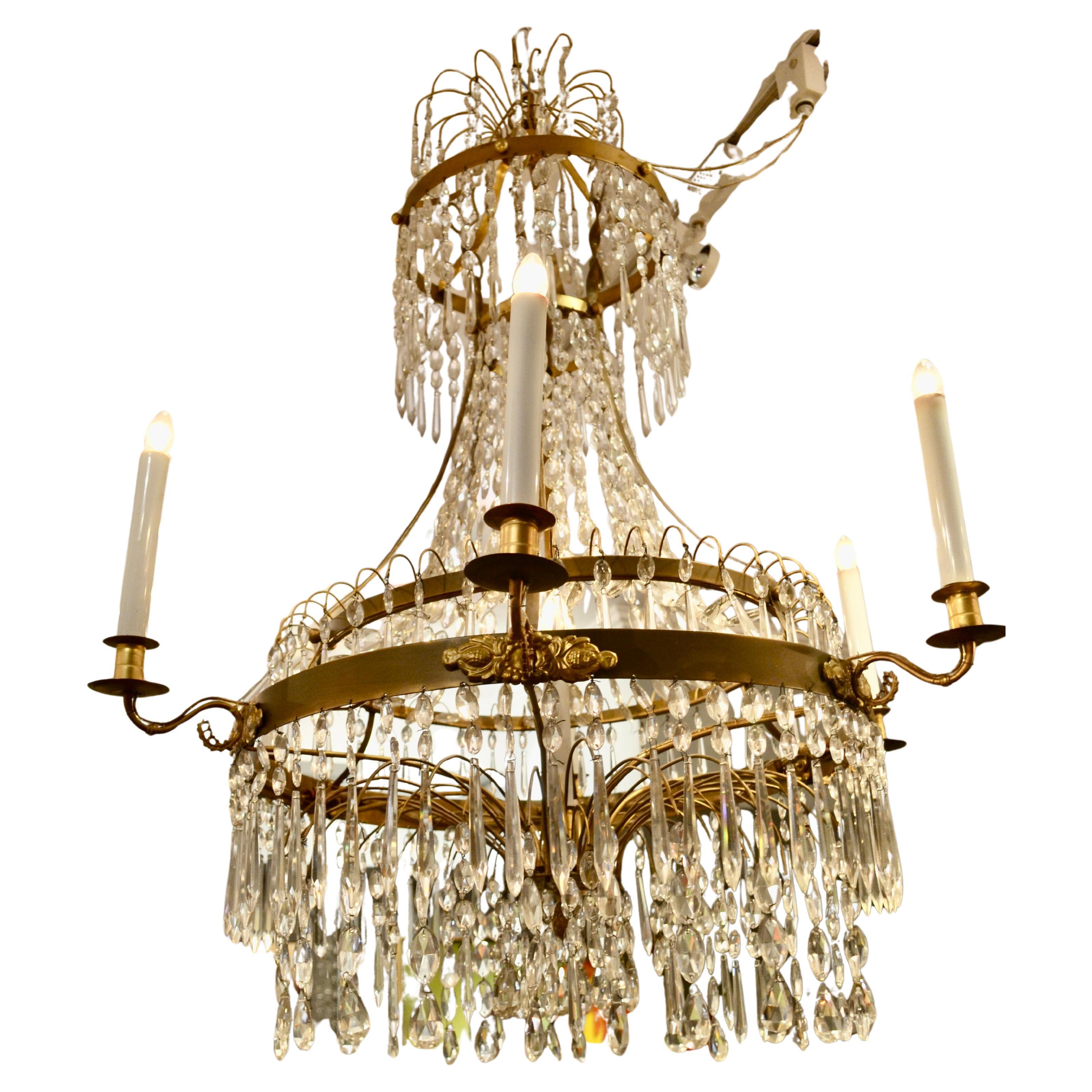 Lustre en cristal et laiton de style néoclassique balte du 19e siècle