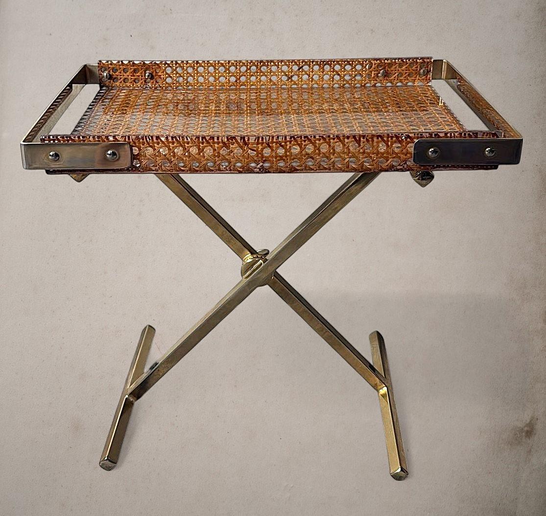 Poli Foldes italiens de style Christian Dior avec plateau à paille en lucite et en viennoiserie en vente