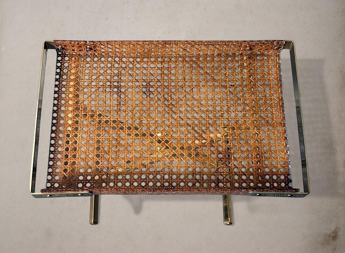 Foldes italiens de style Christian Dior avec plateau à paille en lucite et en viennoiserie en vente 1
