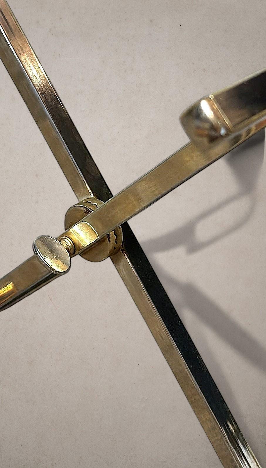 Foldes italiens de style Christian Dior avec plateau à paille en lucite et en viennoiserie en vente 8
