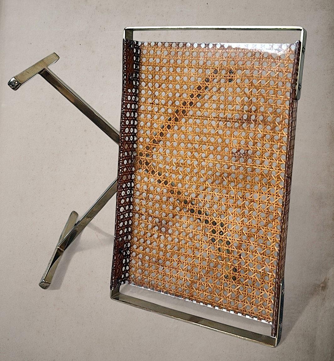 Foldes italiens de style Christian Dior avec plateau à paille en lucite et en viennoiserie en vente 2