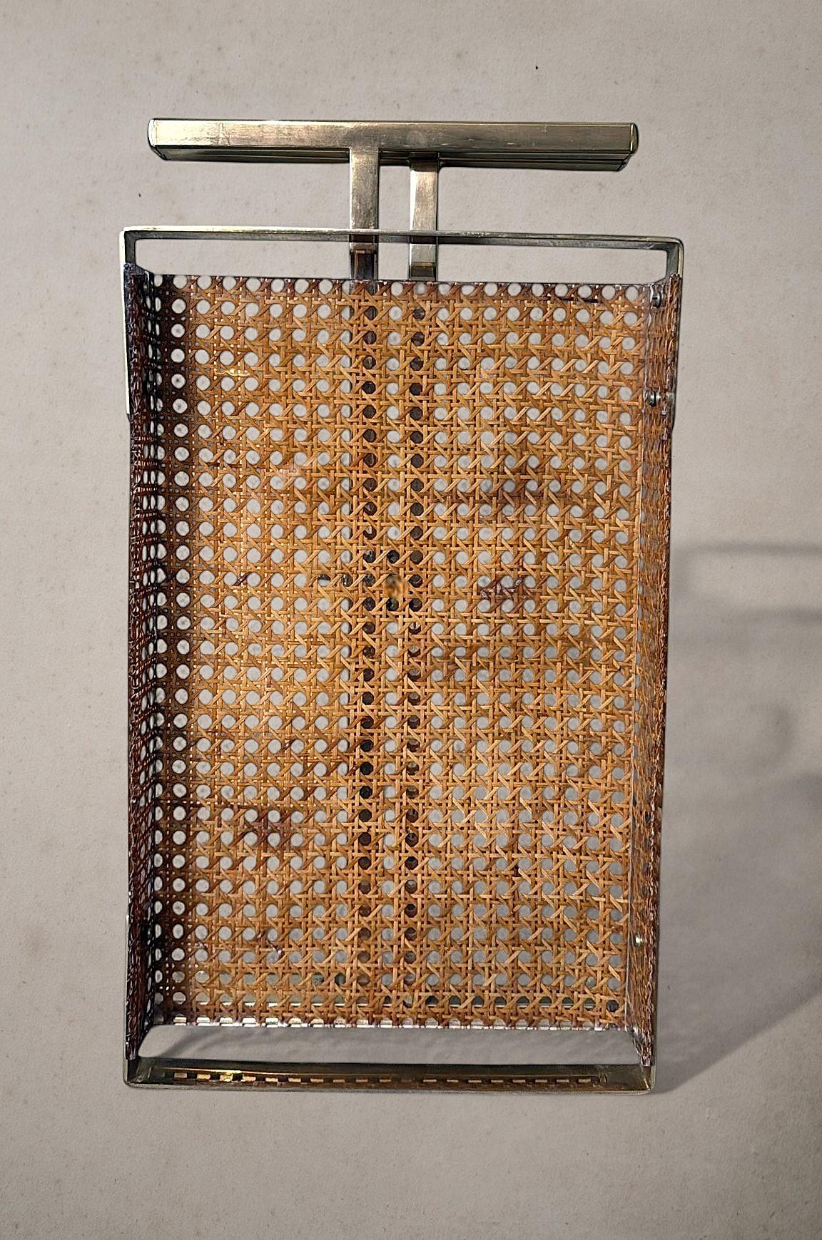Foldes italiens de style Christian Dior avec plateau à paille en lucite et en viennoiserie en vente 3