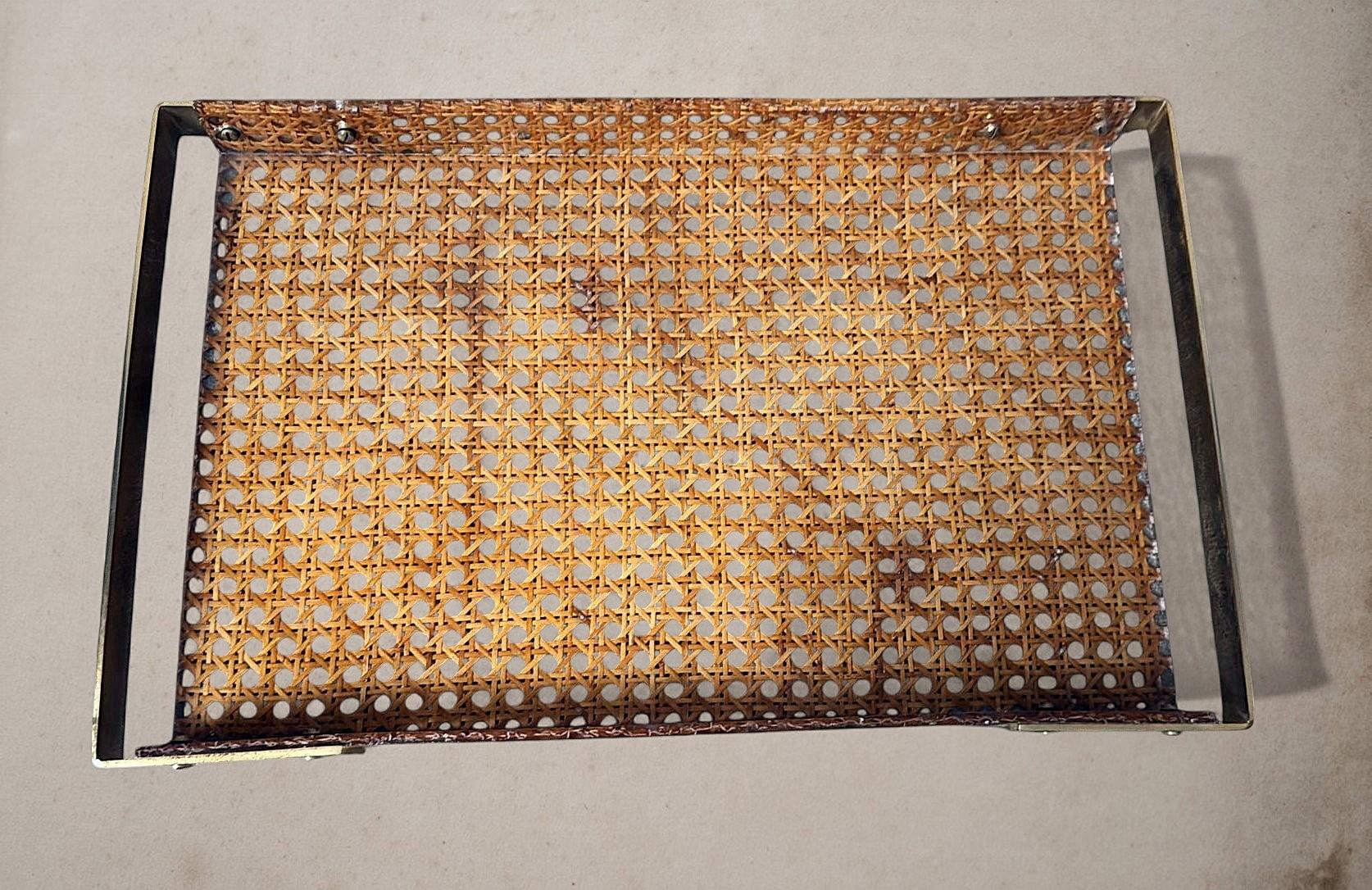 Foldes italiens de style Christian Dior avec plateau à paille en lucite et en viennoiserie en vente 5