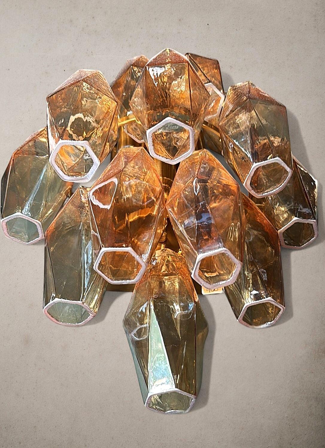 XXI secolo e contemporaneo Applique da parete in stile Venini con poliedri in vetro di Murano e cornice in ottone in vendita
