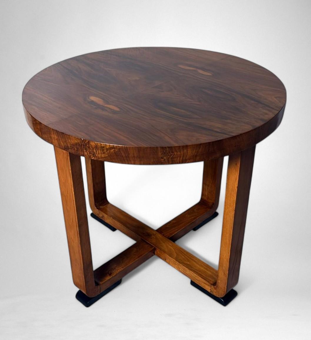 Art Deco Round Italian Walnut Coffee Table In Good Condition For Sale In Prato, Tuscany