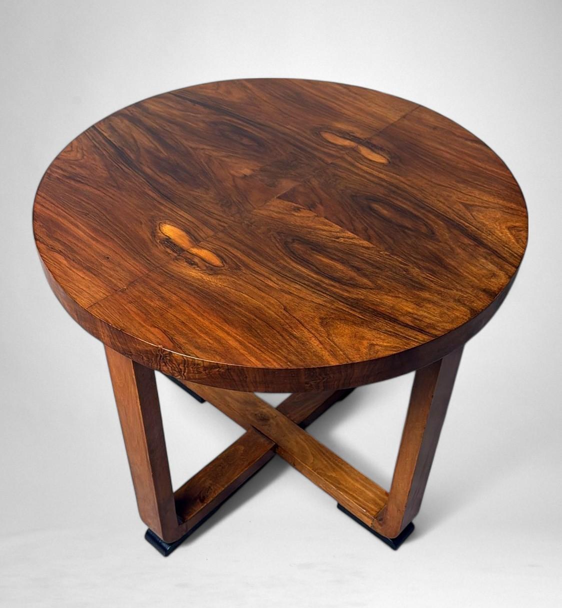 Art Deco Round Italian Walnut Coffee Table For Sale 1