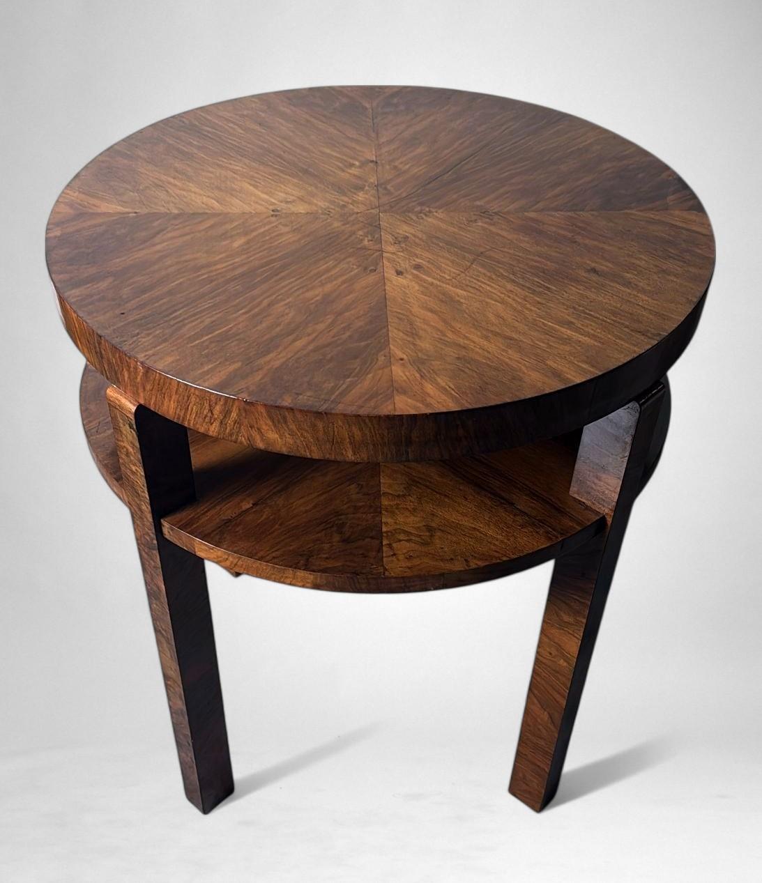 Art Deco Austrian High Coffee Table In Walnut Veneer In Good Condition For Sale In Prato, Tuscany