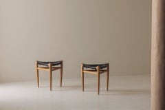 Tabouret rare à trois pieds en cuir, créé par Uno & Östen Kristiansson pour Luxus, Suède, années 1960