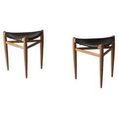 Tabouret rare à trois pieds en cuir, créé par Uno & Östen Kristiansson pour Luxus, Suède, années 1960