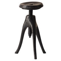 Taburete trípode danés de madera, con asiento ajustable, de principios del siglo XX.