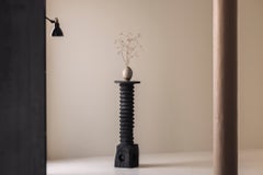 Antique French wine press screw pedestal in burned oak, France 19th century.