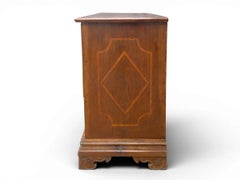 Walnut Chest of Drawers with Inlays - Northern Italy, Early 18th Century