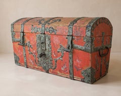 Bemalte Truhe aus dem Jahr 1704, antike alpine Truhe