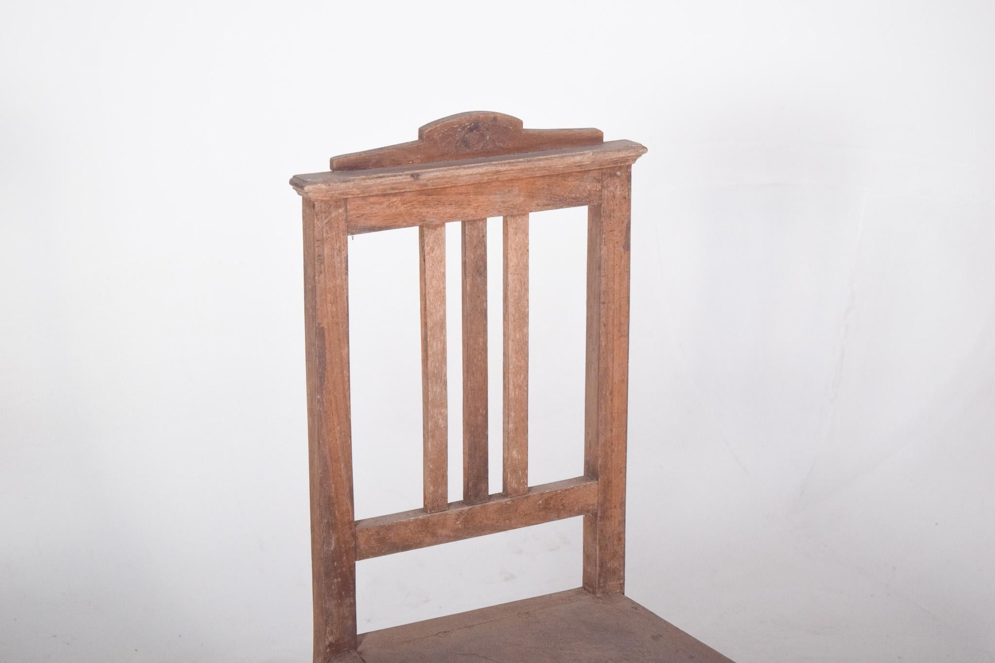 Chaise de salle à manger du 20e siècle avec dossier géométrique État moyen - En vente à Lisboa, Lisboa
