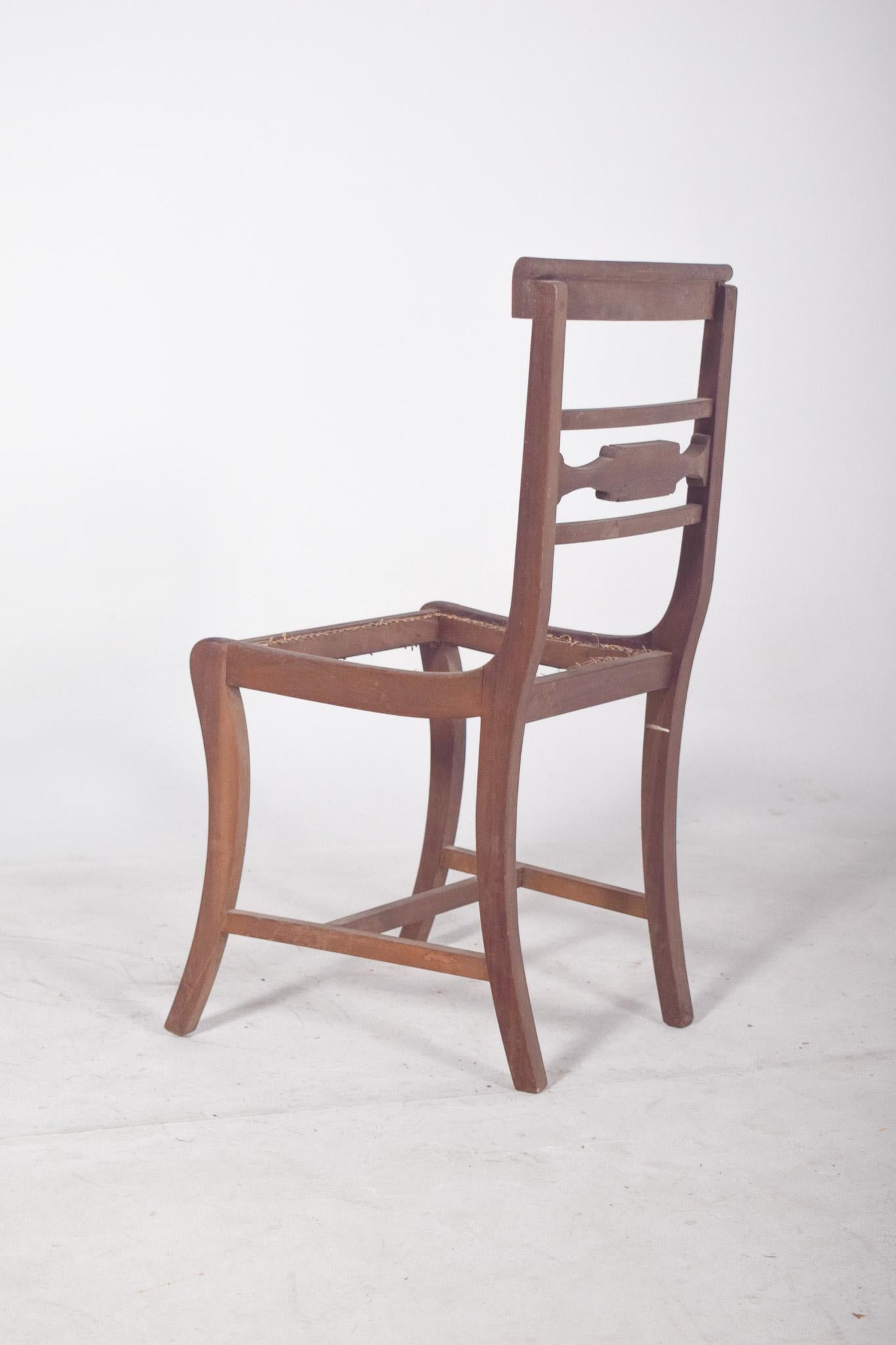 Chaise de salle à manger à dossier creux du 19e siècle en vente 1