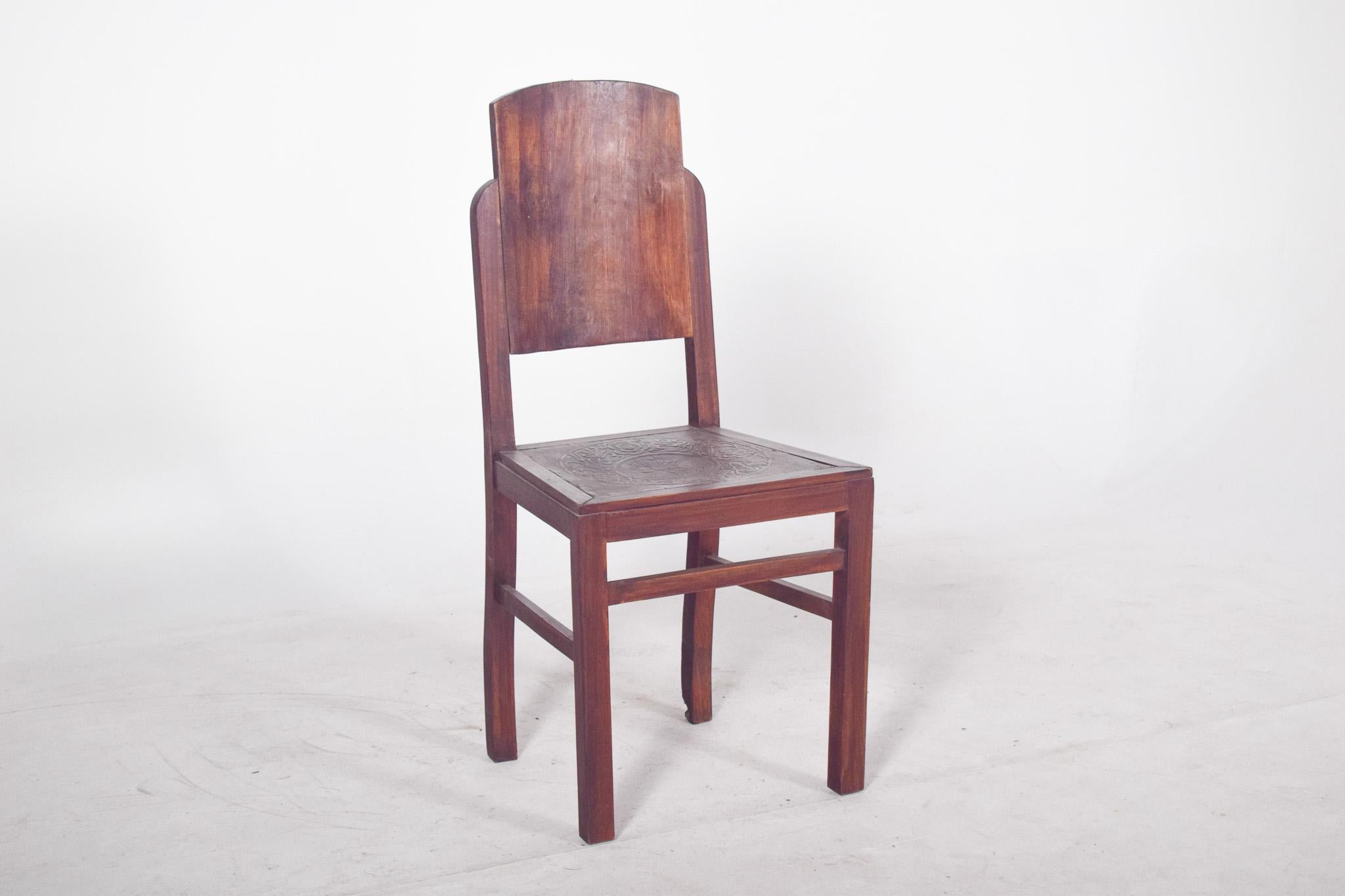 Art déco Chaise du 20e siècle avec assise en cuir gaufré en vente