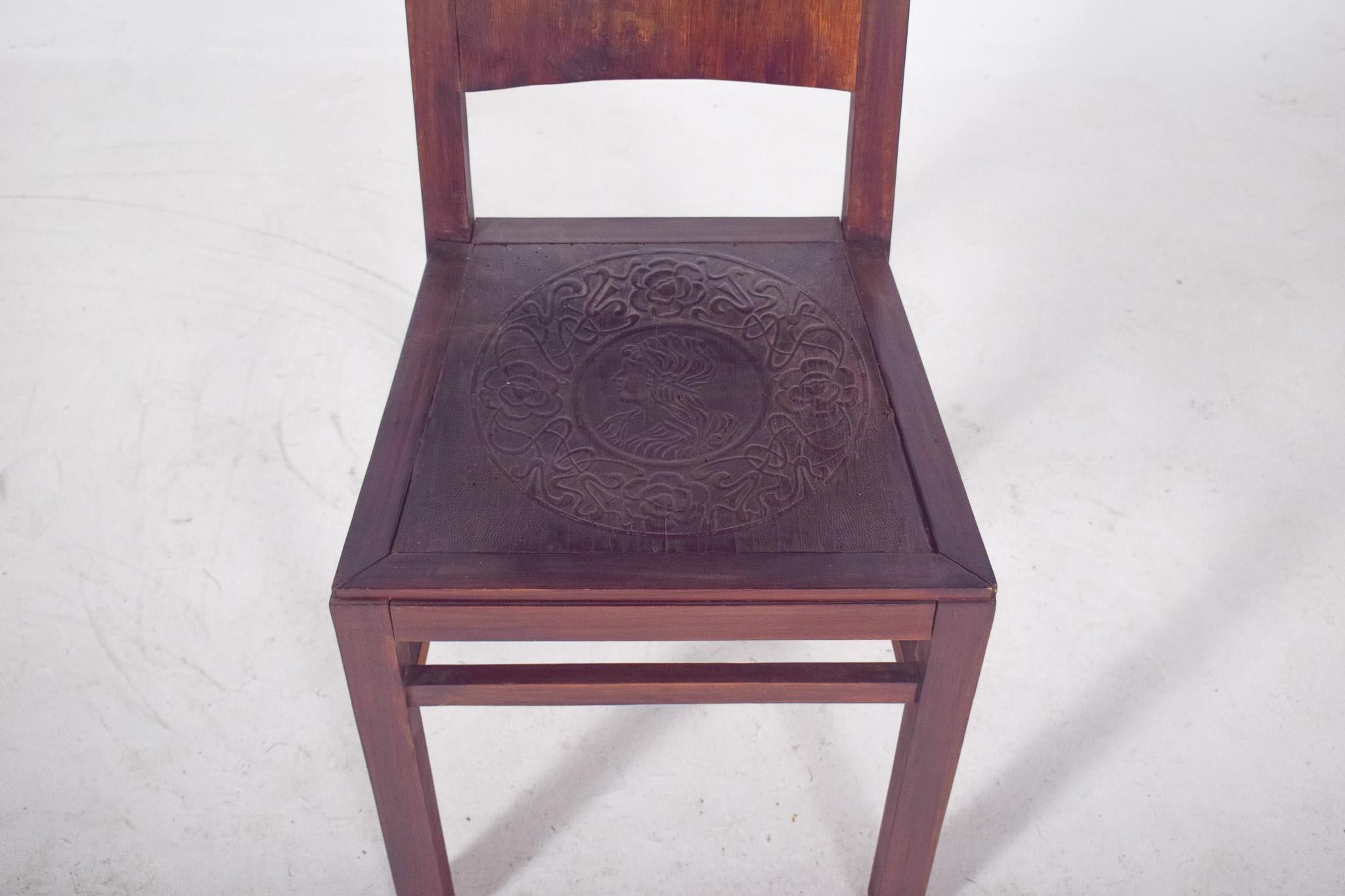 Portugais Chaise du 20e siècle avec assise en cuir gaufré en vente