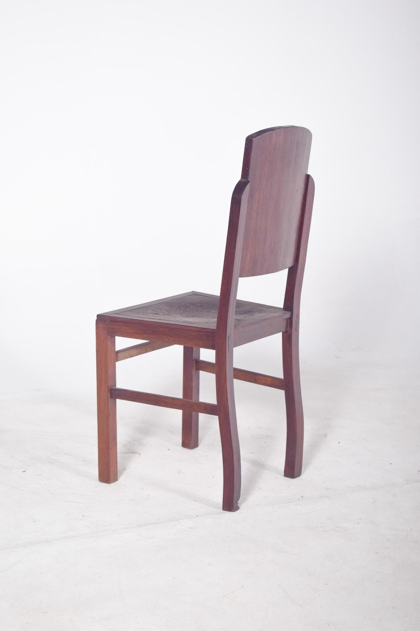 Chaise du 20e siècle avec assise en cuir gaufré État moyen - En vente à Lisboa, Lisboa