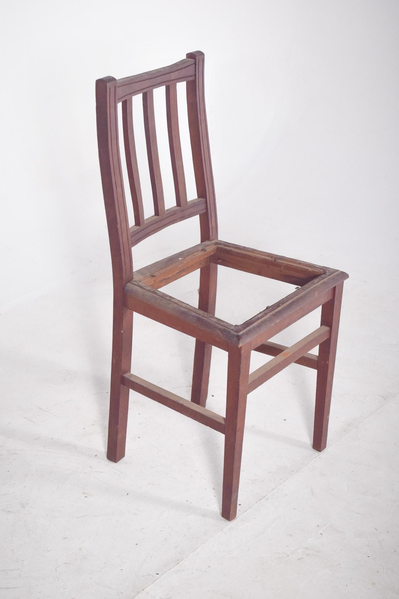 Chaise du 20e siècle avec dossier à lamelles Abîmé - En vente à Lisboa, Lisboa