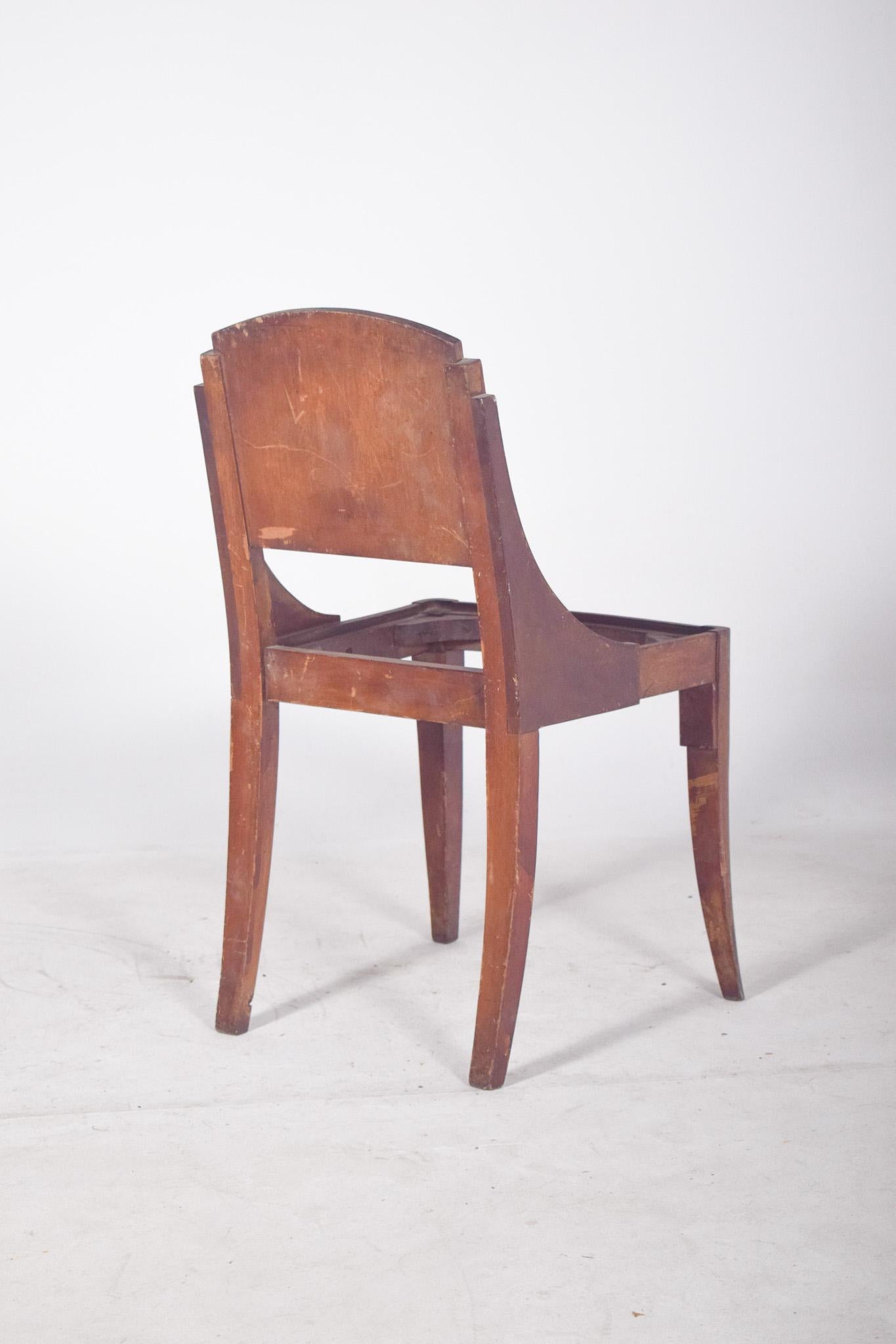 Cuir Chaise à dossier incurvé de style déco du 20e siècle en vente