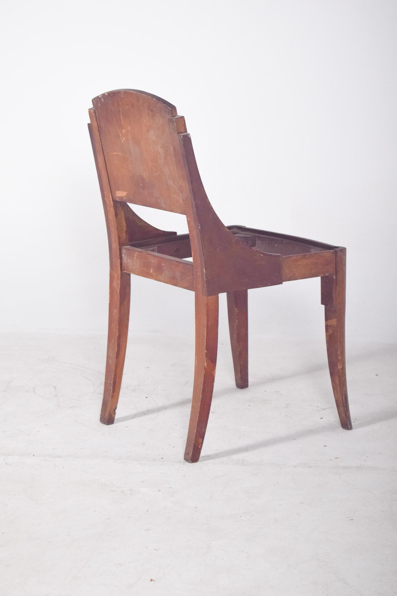 Chaise à dossier incurvé de style déco du 20e siècle en vente 1